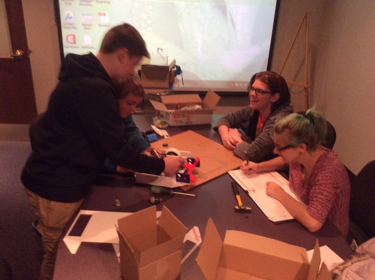 ShannonMMS's tweet photo. Continuing the design stage.  Not sure what we would do without 3D printed pieces for practice.

#MentorRobotics https://t.co/2jUAQA4v1z