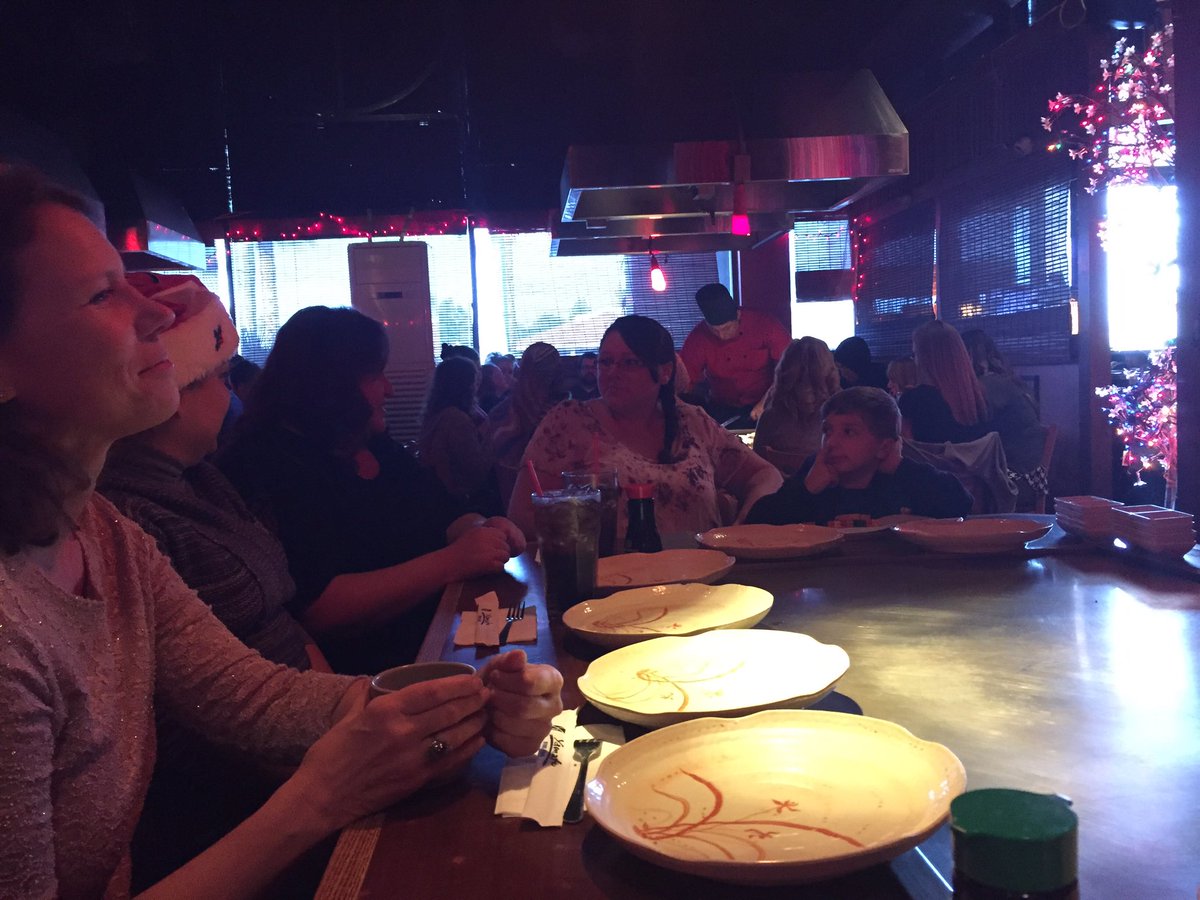 msa1reseda's tweet image. Having lunch with our wonderful, hardworking staff to celebrate the first semester. Thank you all for being part of our family!!!