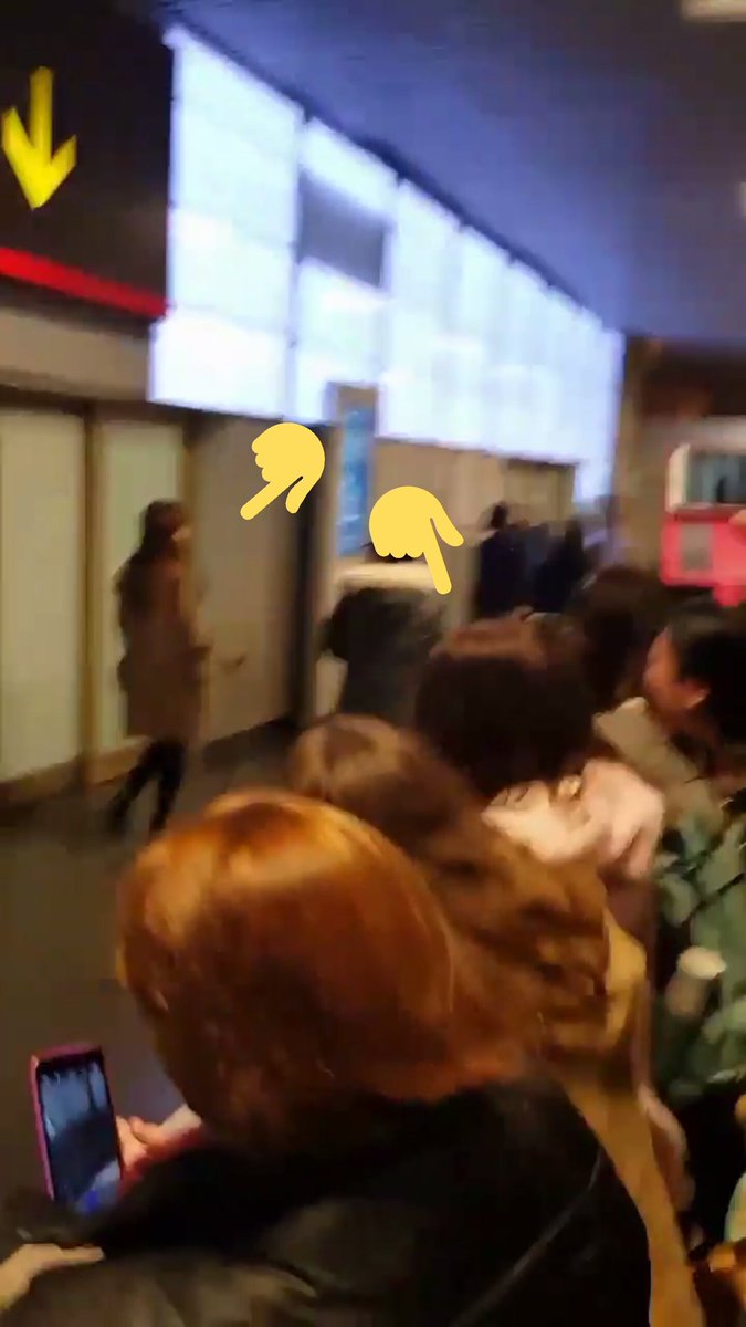 [PIC][13-12-2016]TaeYeon khởi hành đi Madrid - Tây Ban Nha để chụp hình cho ấn phẩm tháng 2 của tạp chí "BEAUTY+" vào sáng nay Czl7AqPXcAAnuCK