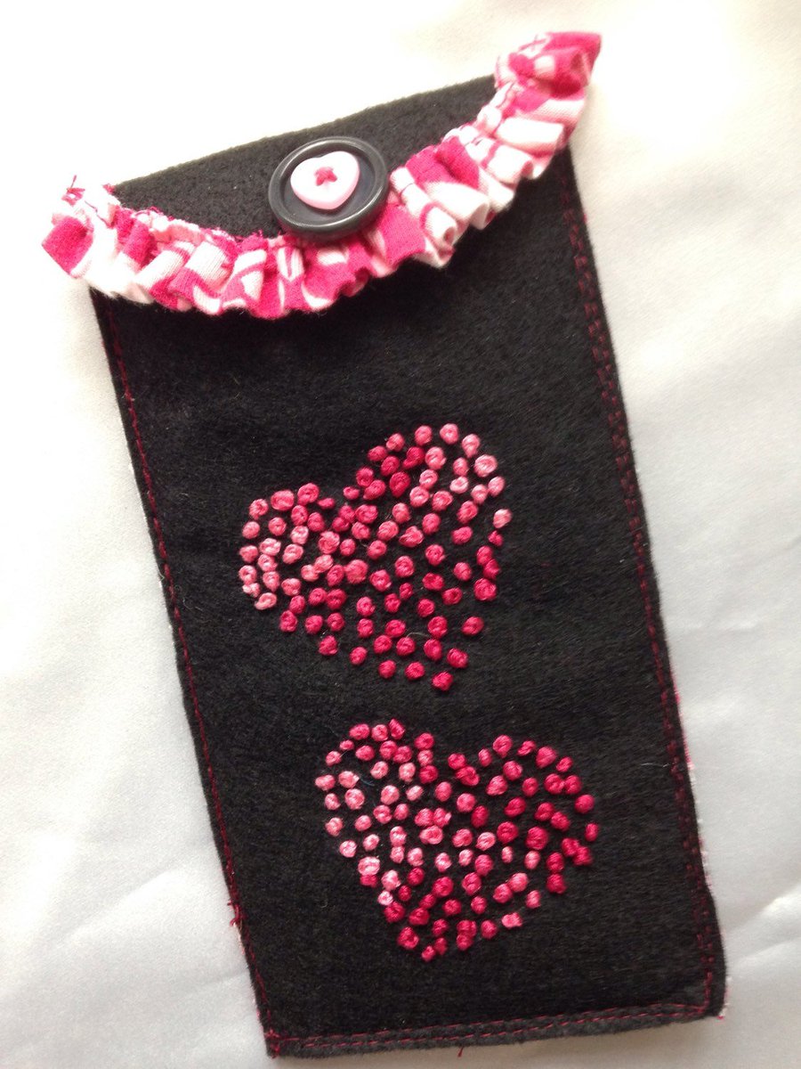 ShabbySheUK's tweet photo. Felt glasses case | Hand-stitched specs pouch | Embroidered hear… https://t.co/bh5Ta9lxDE #craftbuzz #SpectaclesCase https://t.co/mZvEPskj5z