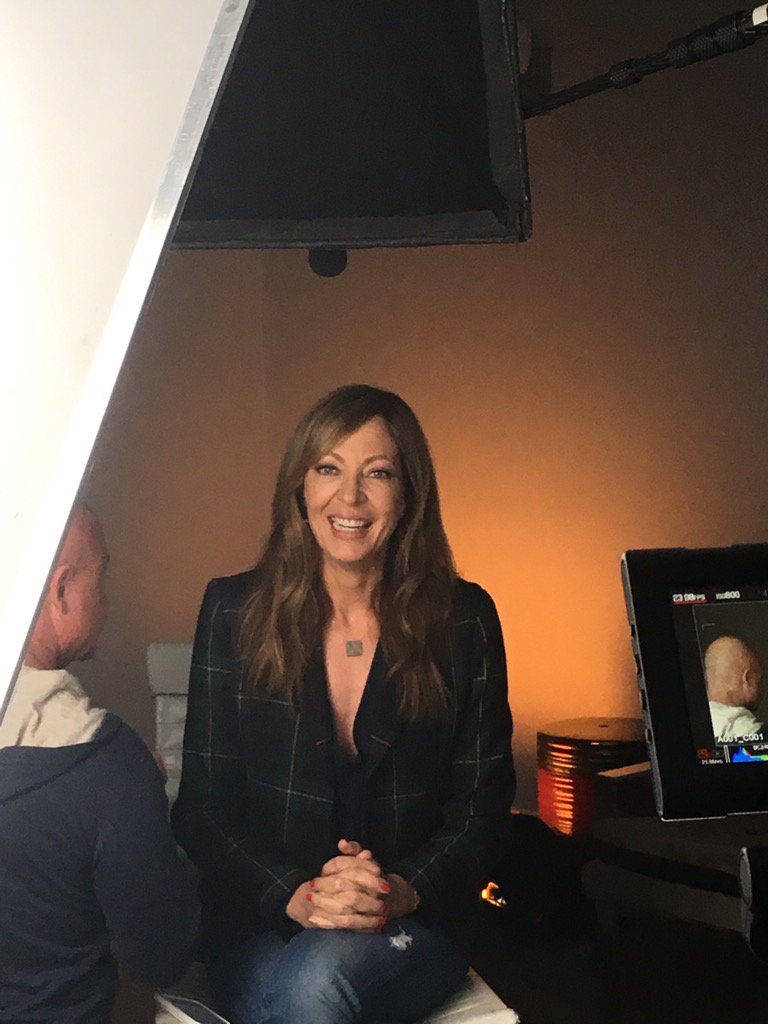 jillcrosbyhair's tweet photo. #Bts with @AllisonBJanney #goodtimes #hair #Me for @DLMBeauty #makeup @collierstrong https://t.co/RKDyYYeeEr