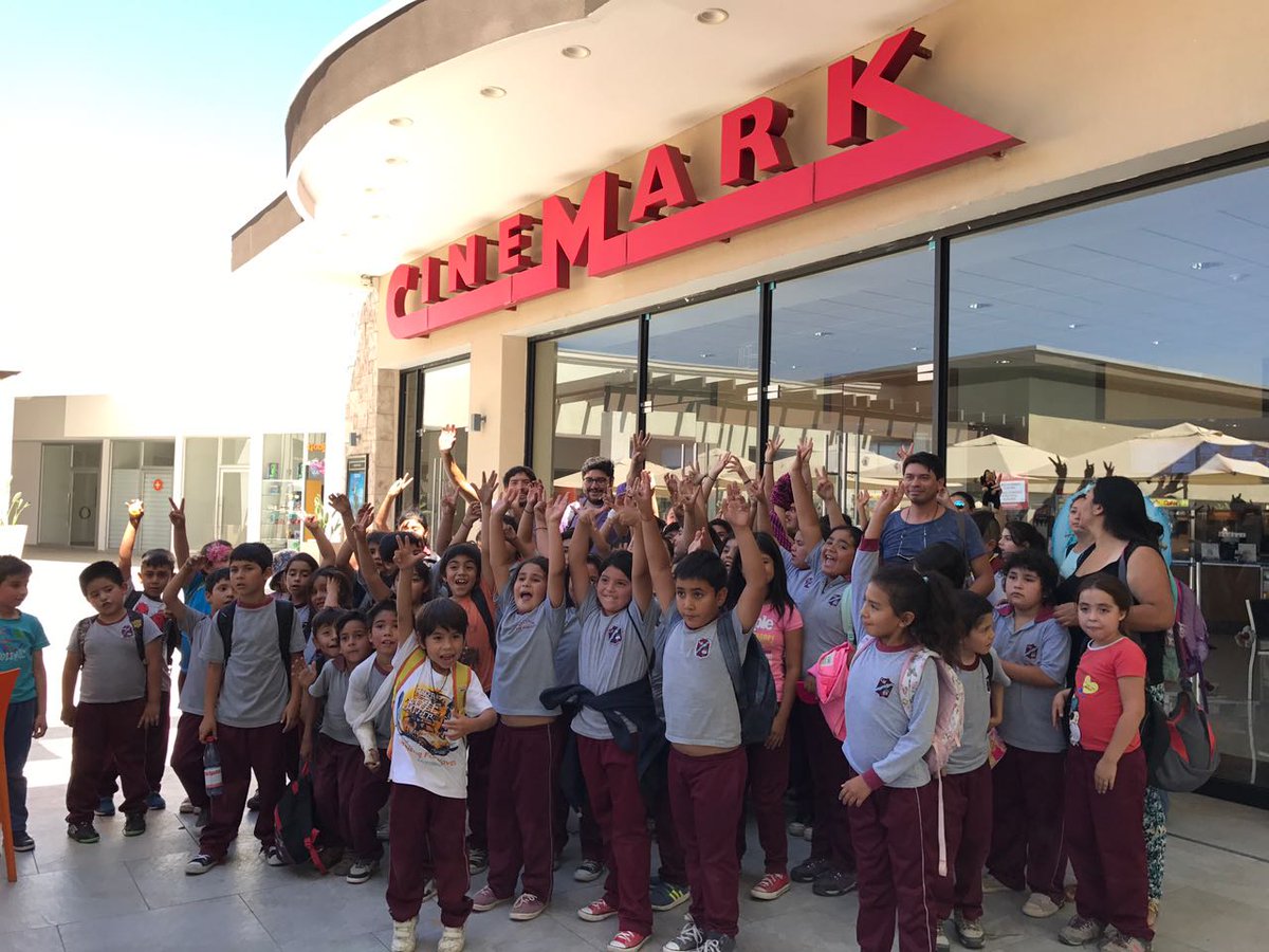 lagunaspascal's tweet image. Junto a los alumnos de La Escuela Rural de los Morales (65 alumy 7 docts), compartiendo un tarde de cine @INJUVcoquimbo inclusión real.