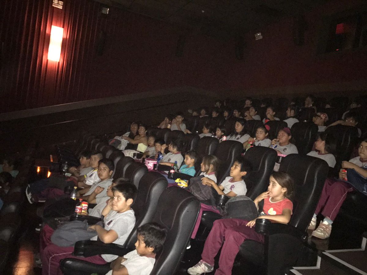 lagunaspascal's tweet image. Junto a los alumnos de La Escuela Rural de los Morales (65 alumy 7 docts), compartiendo un tarde de cine @INJUVcoquimbo inclusión real.