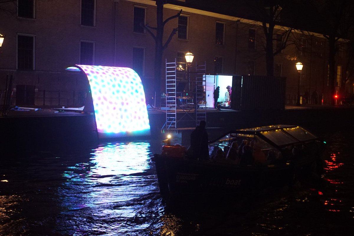 The wave is put into place and the outside lights up perfectly! <a href="/AmsterdamLight/">Amsterdam Light Festival</a> #FromTwenteWithLove