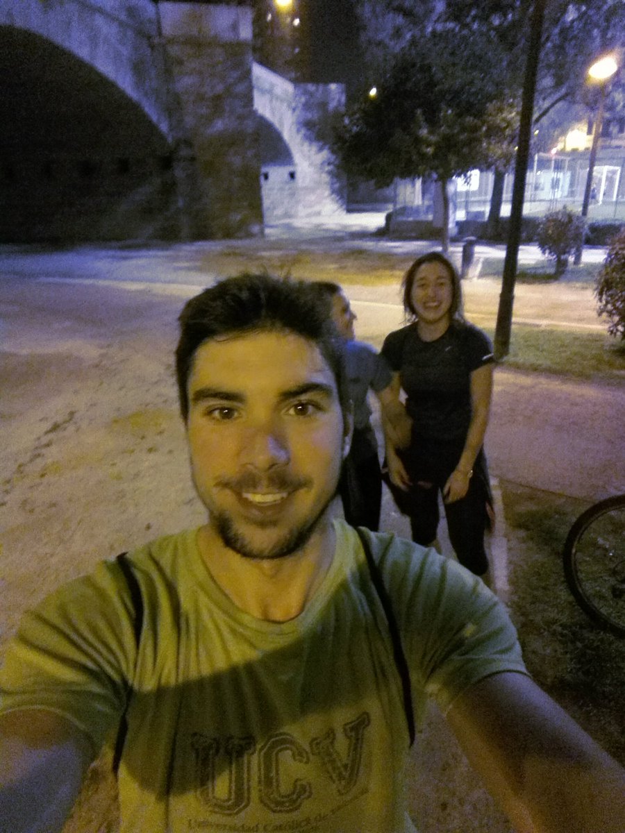 Victorbenages's tweet photo. Buenas series con el team @safd_ucv para acostumbrar al cuerpo a las próximas San Silvestre!!
#UCVrunners https://t.co/zXdm721TpR