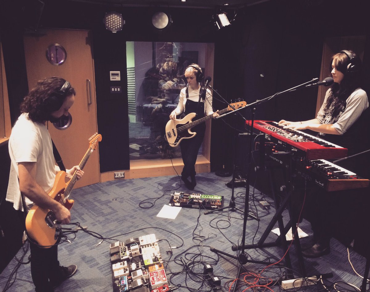 Tune in to <a href="/RadioX/">Radio X</a> tonight from 10 to hear a session we recorded and a live interview with Gun and <a href="/JohnKennedy/">John Kennedy</a> 
radiox.co.uk/radio/xposure/