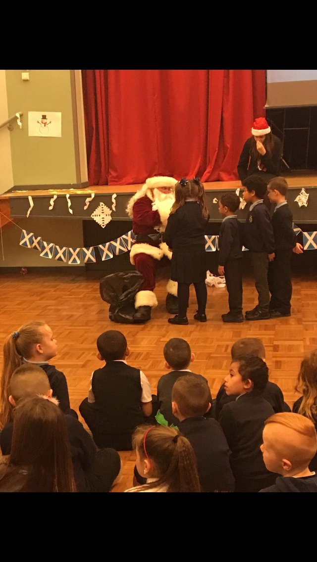 StBernardsPS's tweet image. Thank you to @St_PaulsRCHS for hosting a Christmas party for our Primary 2 pupils. They had great fun! 🎄🎉👍🏼 #partytime #hostswiththemost