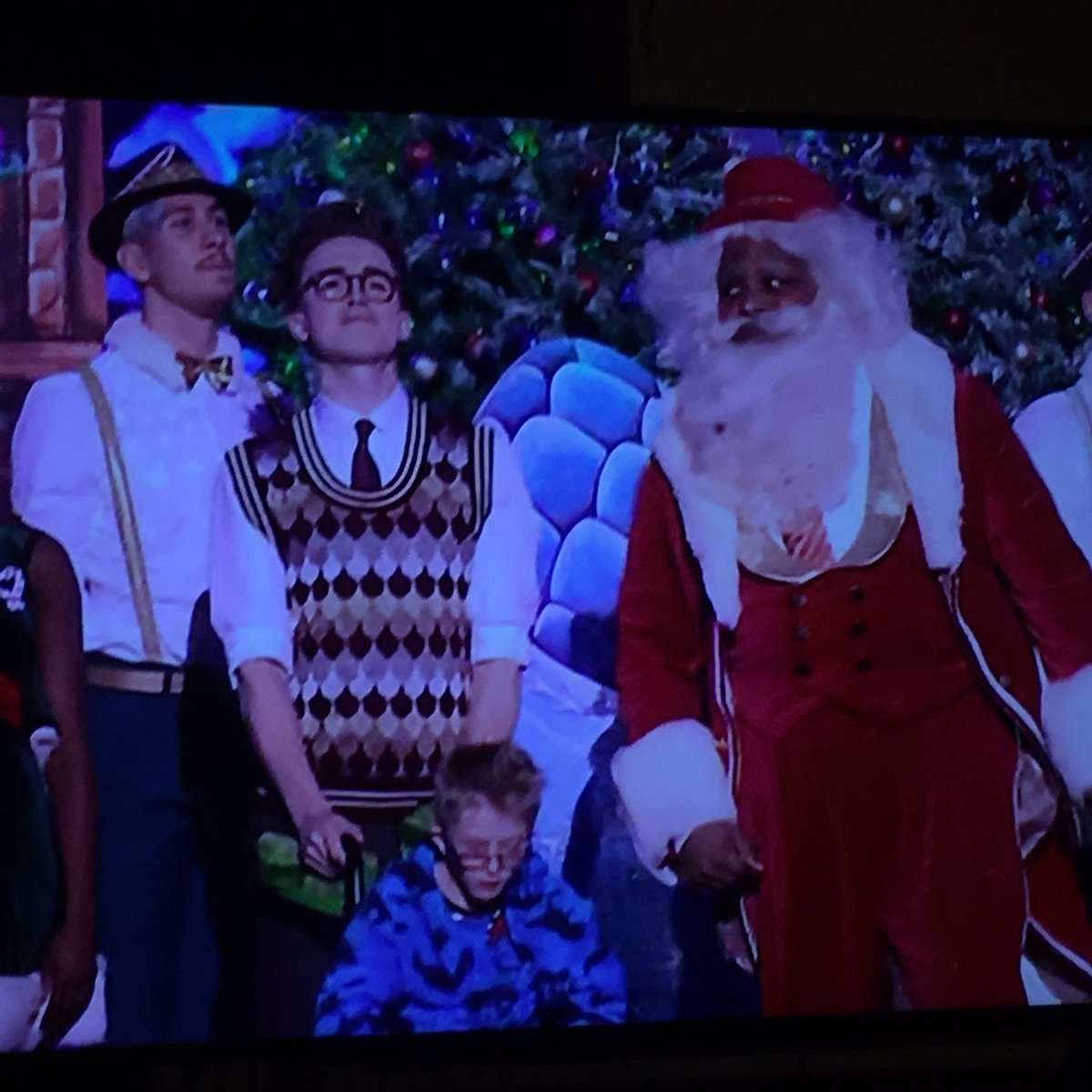 amycakezlewis's tweet photo. YES @TomFletcher ❤️❤️❤️ that was all kinds of brilliant #christmassaurus https://t.co/usm96jgACE