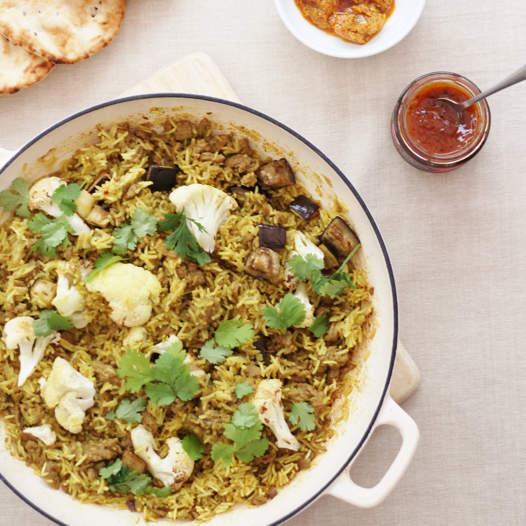 easypeasyfoodie's tweet photo. Fancy an easy peasy #fakeaway this week? Try my Lamb Keema Biryani https://t.co/0MZS91dYyx #lamb #curry #biryani #easyrecipe #under30mins https://t.co/E66fIpZCiu