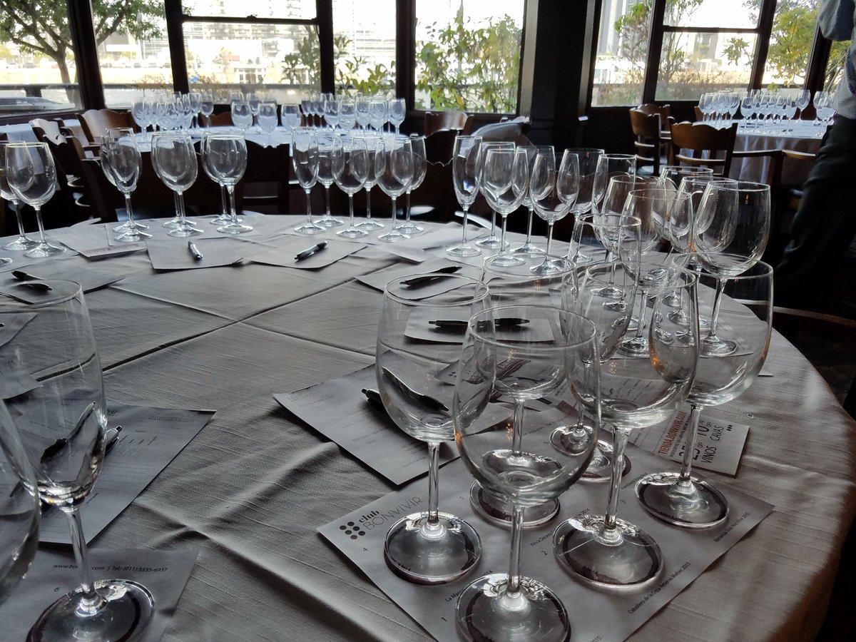 Luli_Fa's tweet photo. Preparando la última #degus del 2016 para #socios @bonvivir 🍷🍾🎉 https://t.co/JheyCxJqaj