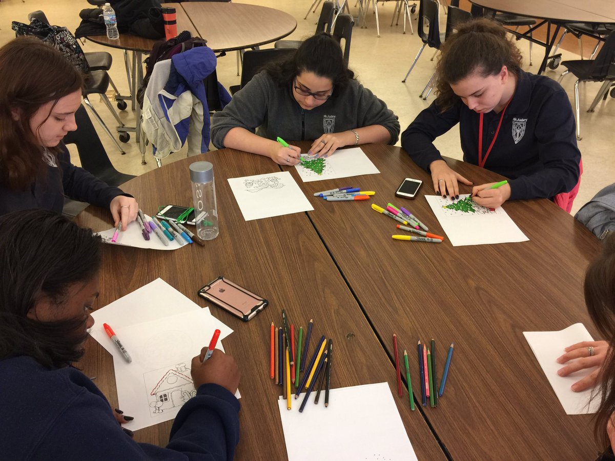 MacSuperfan1's tweet photo. Our honor societies are making Christmas cards for our veterans! #spreadingchristmascheer https://t.co/Apq5jkwJ5S