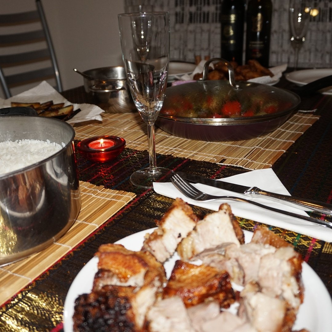 bubong's tweet photo. Christmas dinner @ home. 🍲

#SomethingAboutDecember https://t.co/H8xda1f0QQ