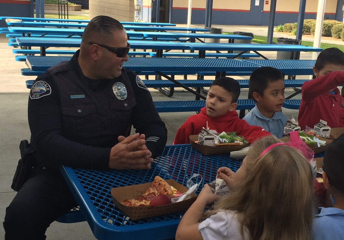 coon_leanne's tweet photo. We love our Pizza with the Police!!  Special thanks to @IrwindalePolice  We love our officers!! @covinavalleyusd #MerwinRocks https://t.co/tuh46OBvEB