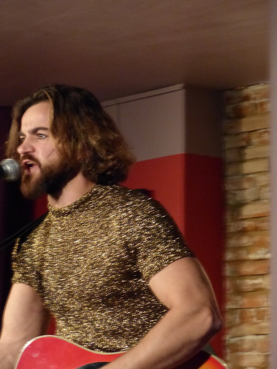 pierre_boe's tweet image. @LeGrandRond  "Abbatha Cash". Dans la lignée des American recordings de Johnny Cash, les reprises d' Abba par Mr Le Directeur, un régal.