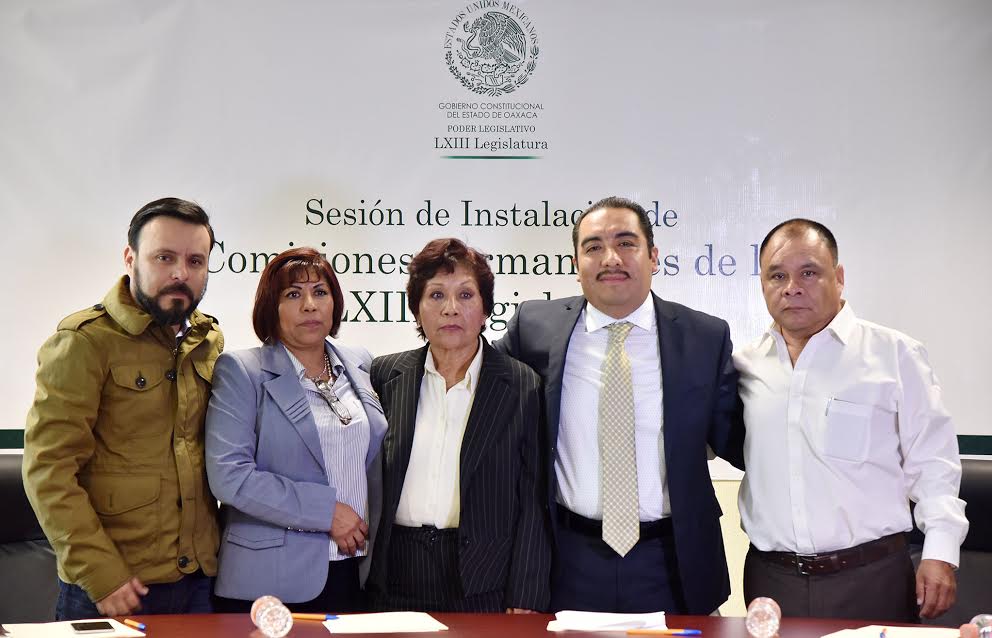 CongresoOaxaca_'s tweet photo. Comisiones Permanentes fortalecerán el trabajo parlamentario de la LXIII Legislatura https://t.co/fs0mIvNnmu https://t.co/6Z7U6sG6Tk