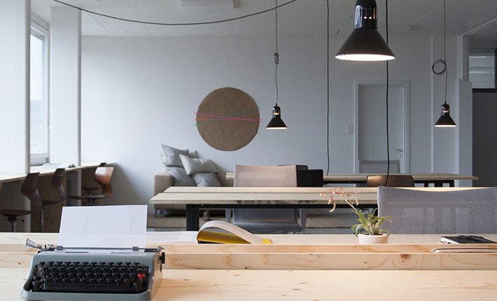 The clean, modern aesthetic of <a href="/kleinhafenbasel/">Kleinhafen</a> in Switzerland has us like 😍 sharedesk.net/spaces/view/92… #coworking