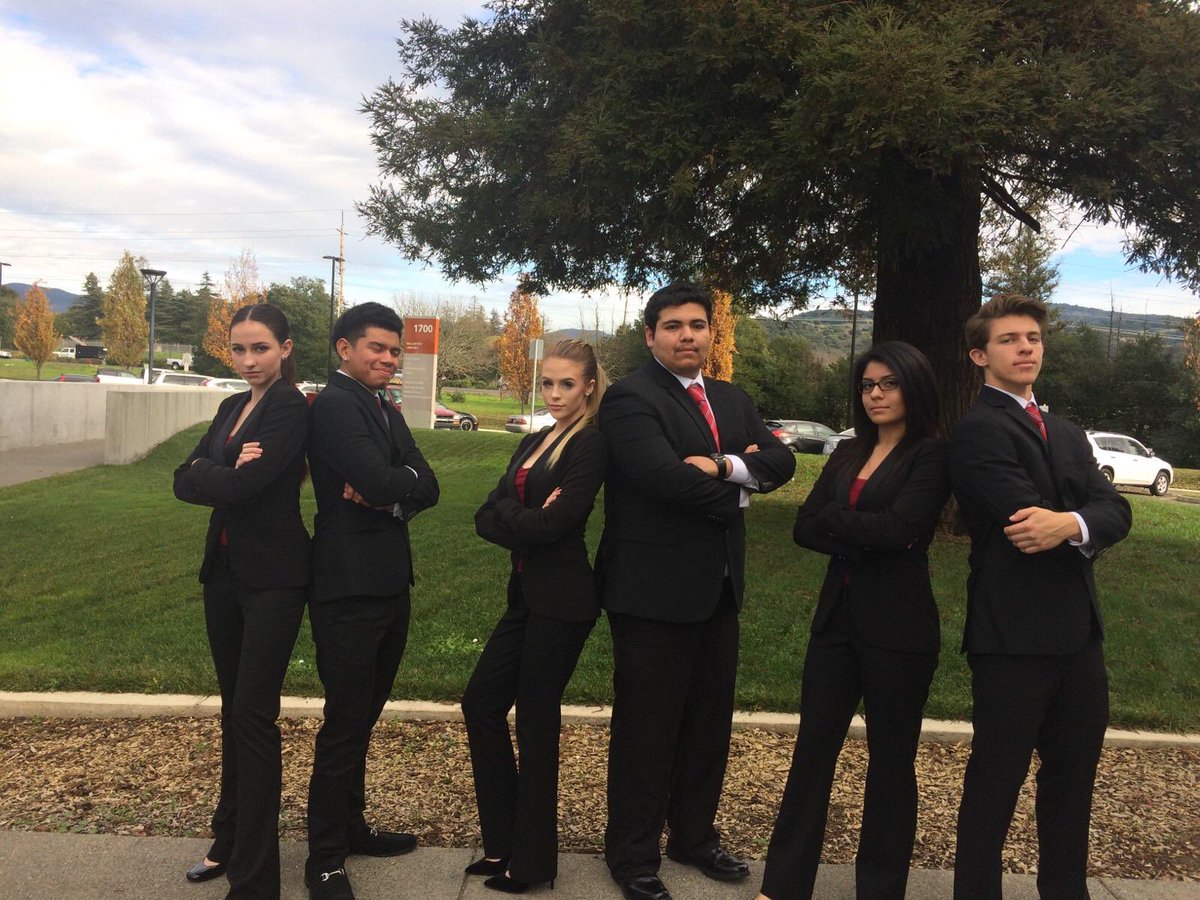 BundleBoxCo's tweet image. Bundle Box managers take on the Napa Competition!