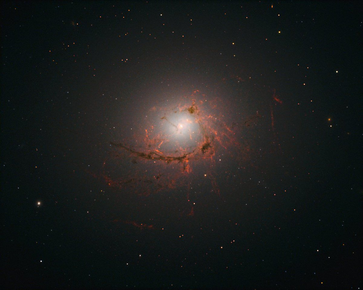 drnic1's tweet photo. Ravenous Supermassive Black Hole Creates A 'Cosmic Oddity' #NGC4696 #physics https://t.co/mUiz4PeEqe https://t.co/FtJq95T1Ph