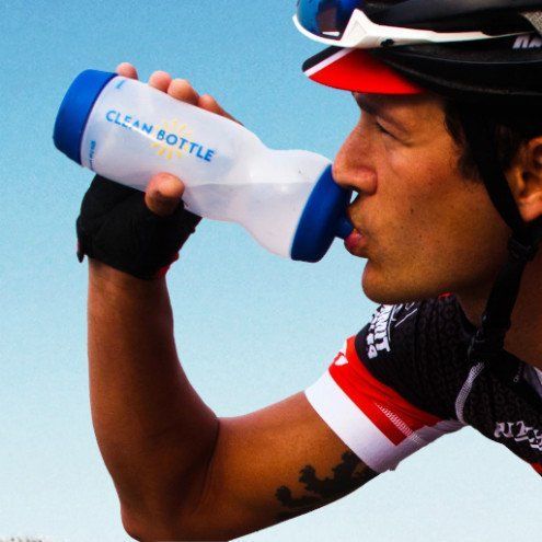 Rocktape's tweet photo. How to spoil your favorite #cyclist...🎄🎁
https://t.co/Z1LN8NWaus
#bikes #cycling #rinsekit #cleanbottle #cycliststrainingbible #buff #clif https://t.co/AiLLl2hvey