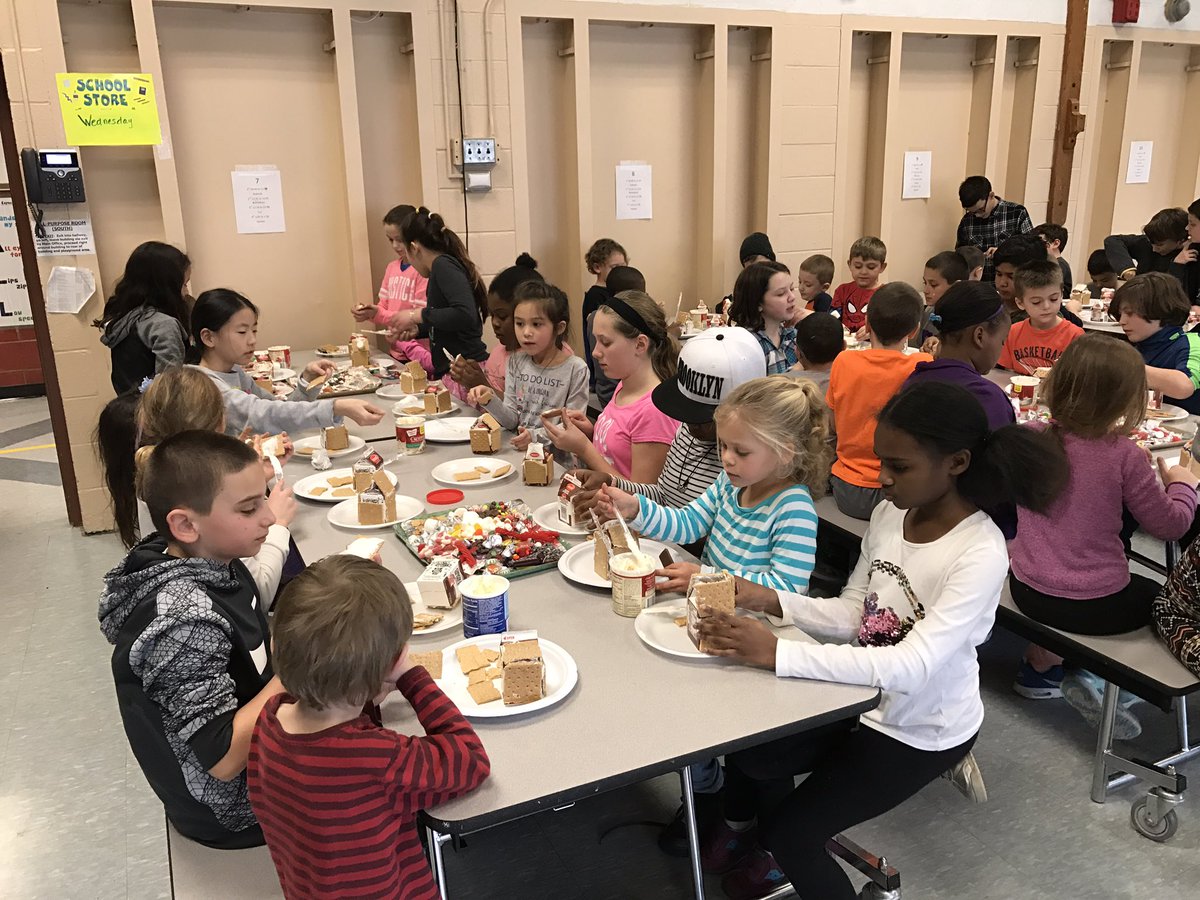 Making gingerbread houses with our kindergarten buddies <a href="/FishkillFrogs/">Fishkill Elementary School</a> <a href="/MaryTuri114/">Mary Turi</a>