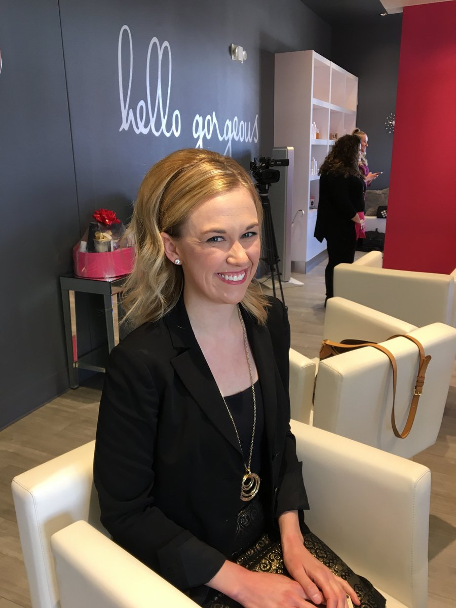 And finally, here is Heidi of Trends and Friends w/her #WinterWonderglam hairstyle! #iflockscldkill #BloHeartsYou