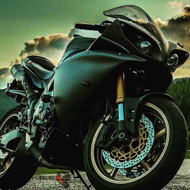 VOSMotors's tweet photo. ⚡️⚡️⚡️#r1 #yamaha #bikelife #motoloot #valentinorossi #bikeswithoutlimits #2wlovers https://t.co/2ObULc44C5