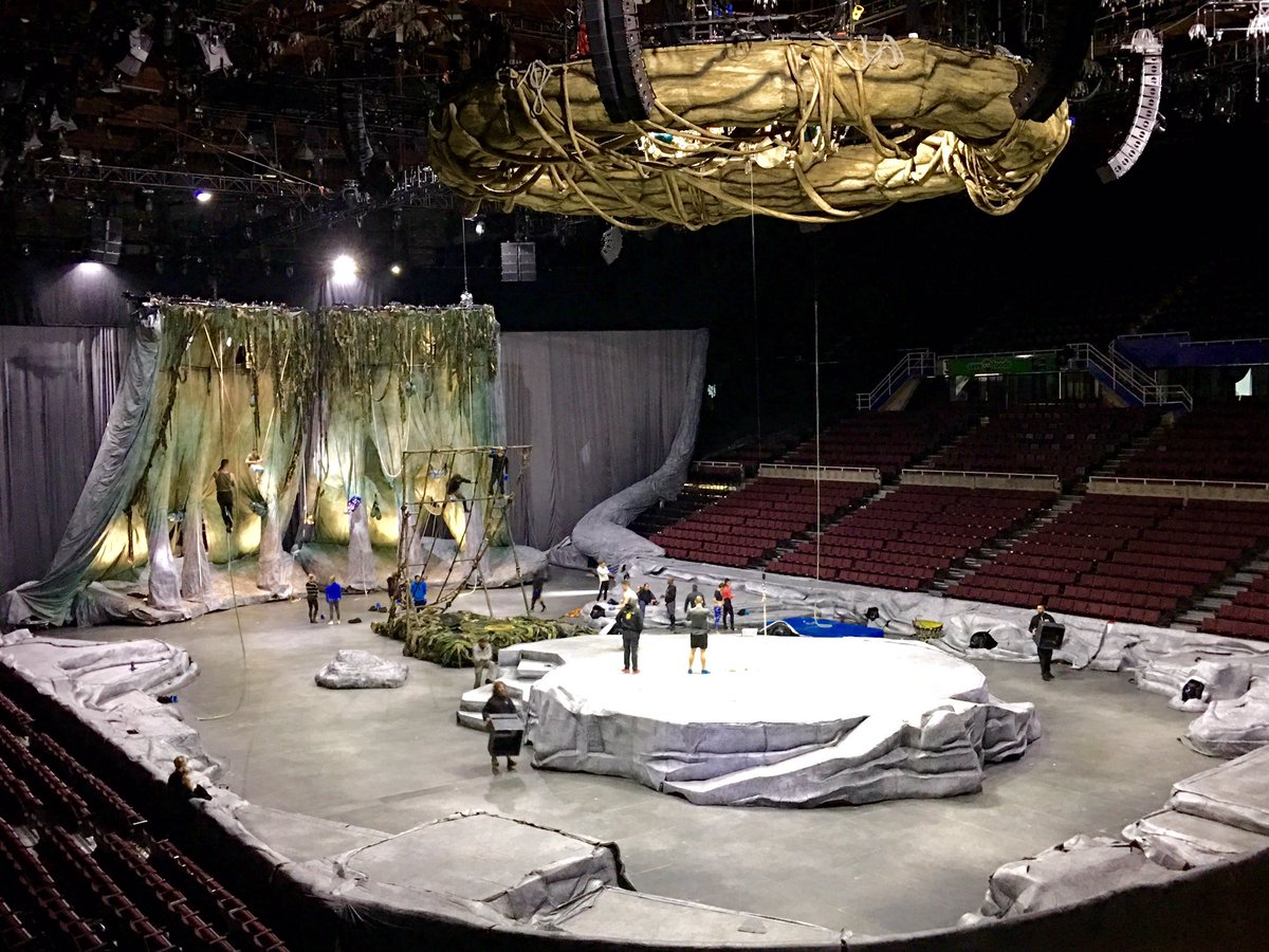 #CirqueduSoleil #Avatar#toruk is in town. The 1st performance at PNE tonight through Sunday. Check the ticket now at cirquedusoleil.com/toruk