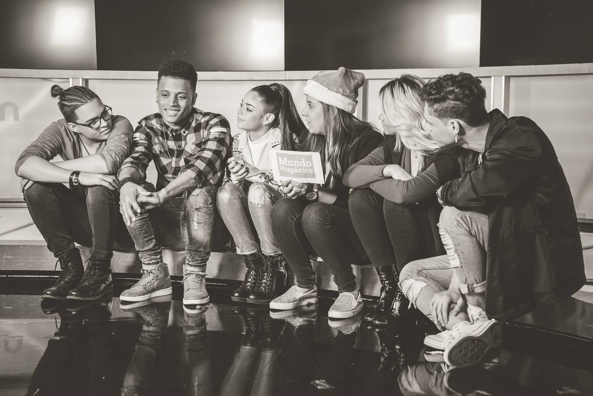 Mix5PRofficial's tweet photo. Aquí alguna de las fotos de su primera día como mix5 @mix5official #MIX5 #LaBandaFINAL https://t.co/KZ1Dcl3QuK