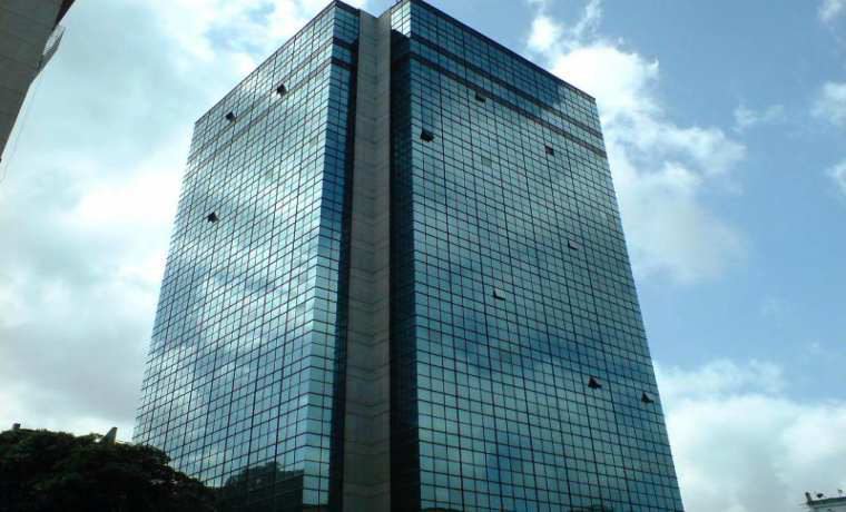 CaraotaDigital's tweet image. Maduro expropiaría Credicard por decreto en las próximas horas bit.ly/2hjCXQX