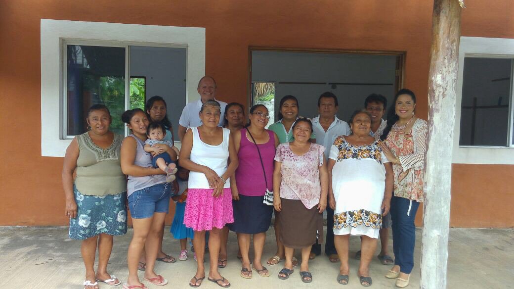 CCDEUTCancun's tweet photo. Cierre del curso de capacitación a artesanos de Nuevo Valladolid FONART-UTCancún #CompromisoSocial https://t.co/3DlvffVItP