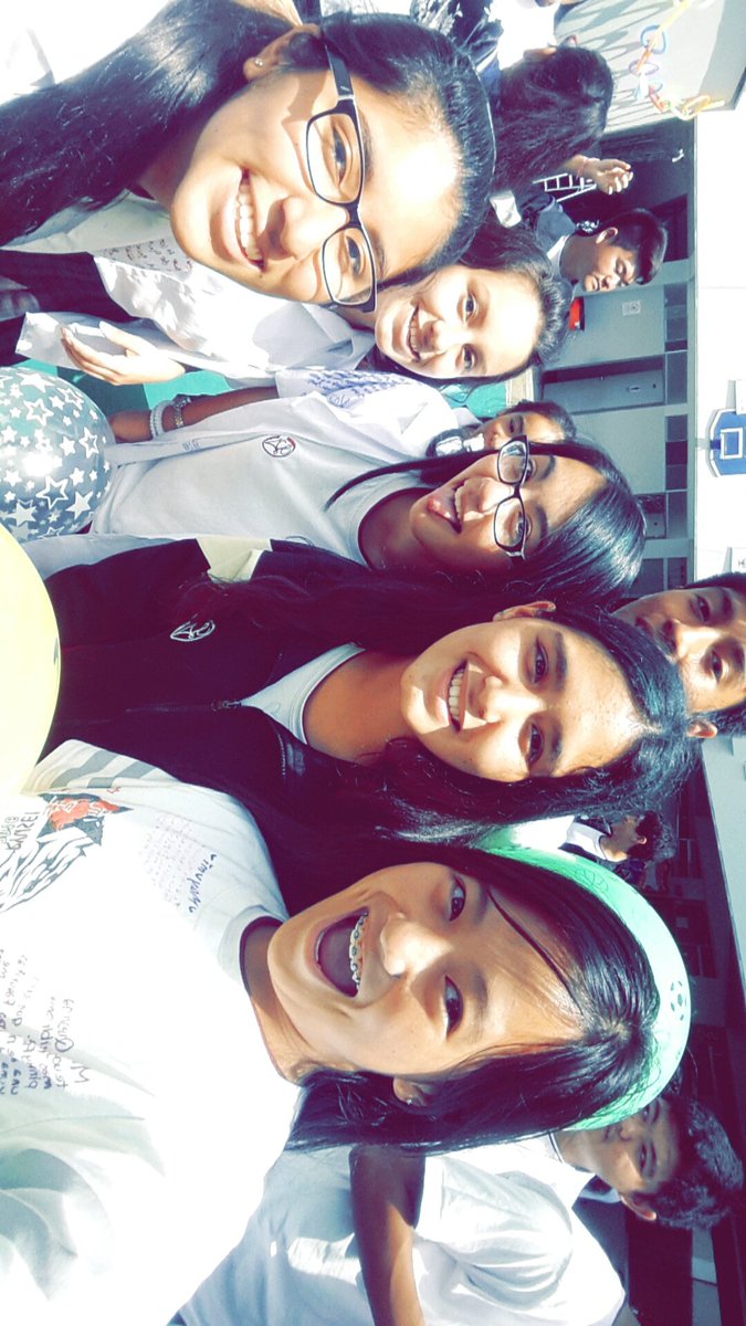 FiorellaAzizi's tweet photo. #lastday #school https://t.co/YFv33B6q2V
