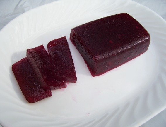 Jellied Cranberry Sauce includes how to remove seeds.  old-fashion-recipe.com/jellied-cranbe…  #oldfashionedrecipes #CranberrySauce #Recipes