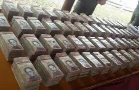 Cosole_Roj's tweet photo. #MaduroLesDioEnLaMadre Y ellos, los complices de la MUD no saben que hacer, aun están en shock. Esos mafiosos del billete!! https://t.co/3x4IpZwGpc