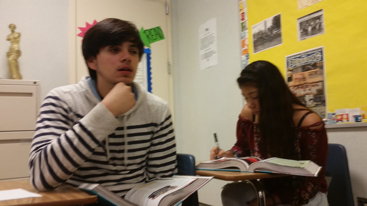 Vacks4's tweet photo. In class like... https://t.co/YuY7kzdua3