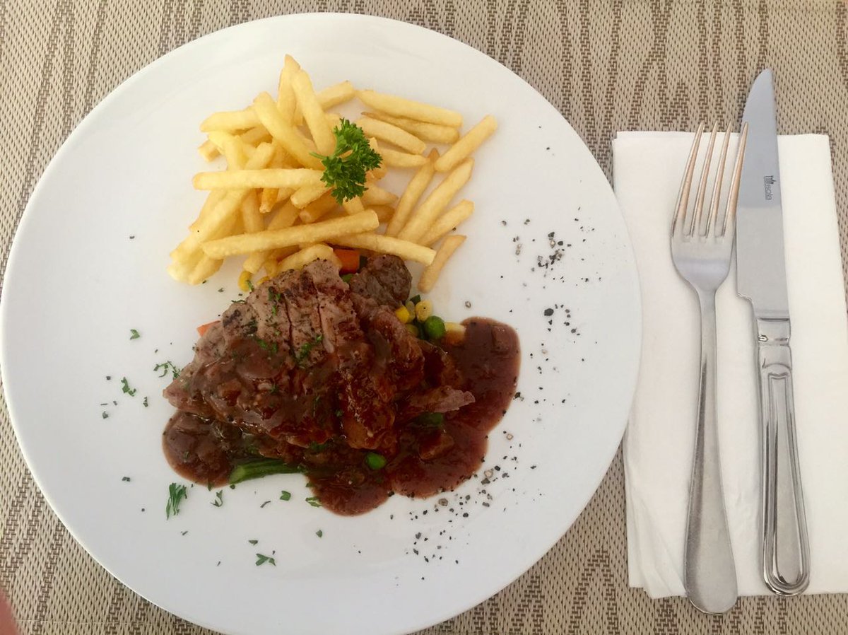 QuestHotelKuta's tweet photo. Simple Sirloin Steak served with fries ready at Basil Restaurant #QuestHotelKuta #Lunch #Dinner #BasilRestaurant
https://t.co/KDYnfUafFE https://t.co/yx7SohfRQI