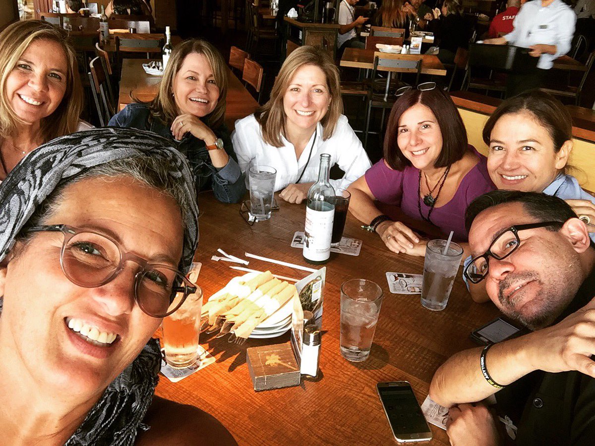 Almuerzo de trabajo. ¡Estupenda compañía! 📝

#MBS #MBSEntertainment #Producer #Production #Working #TB #Meeting