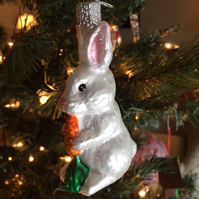Thump_Bolt's tweet image. Day 13:  And another rabbit who won't share his carrot.  Must be an only-litter #bunnyornaments #RabbitsofChristmas