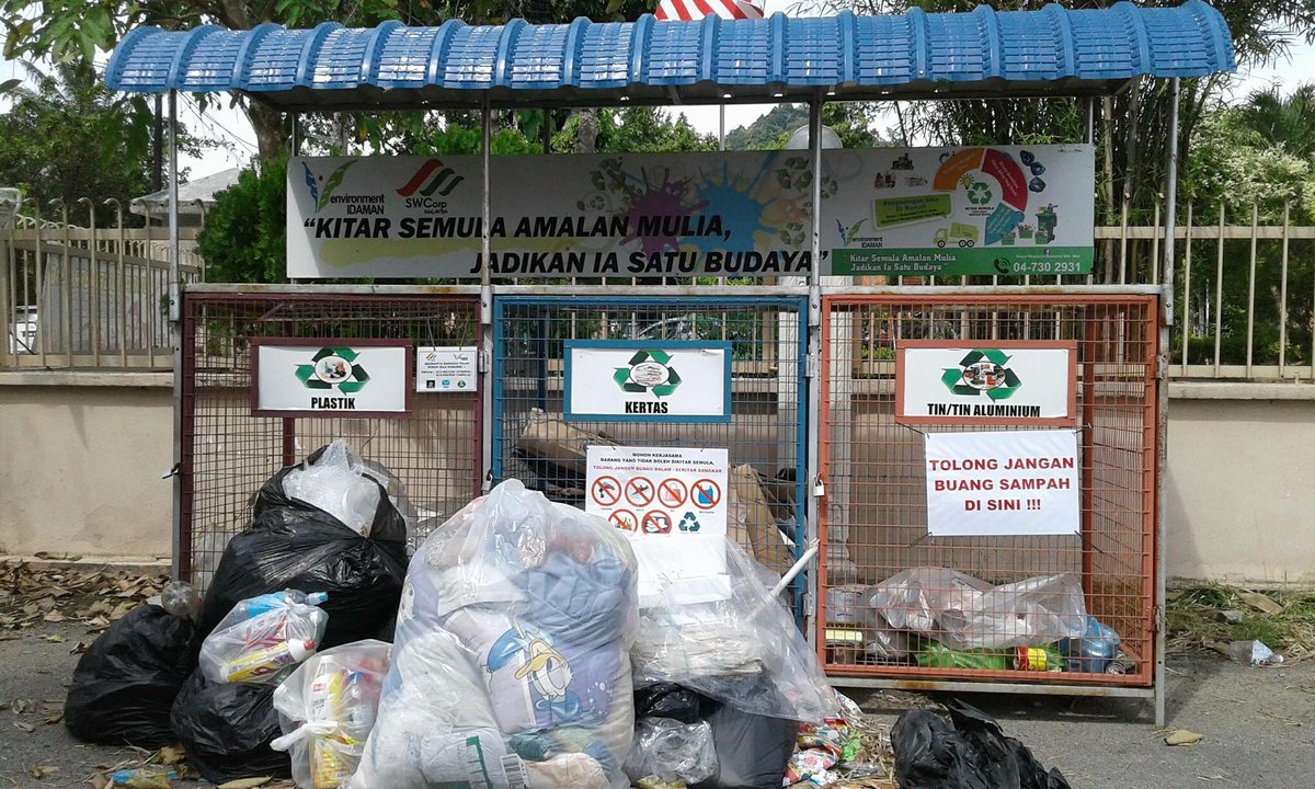 swcorp_my's tweet image. Sudah di pesan beberapa kali sangkar kitar semula harus di masukkan di kategori masing - masing bukan letak di luar.
#asingkan