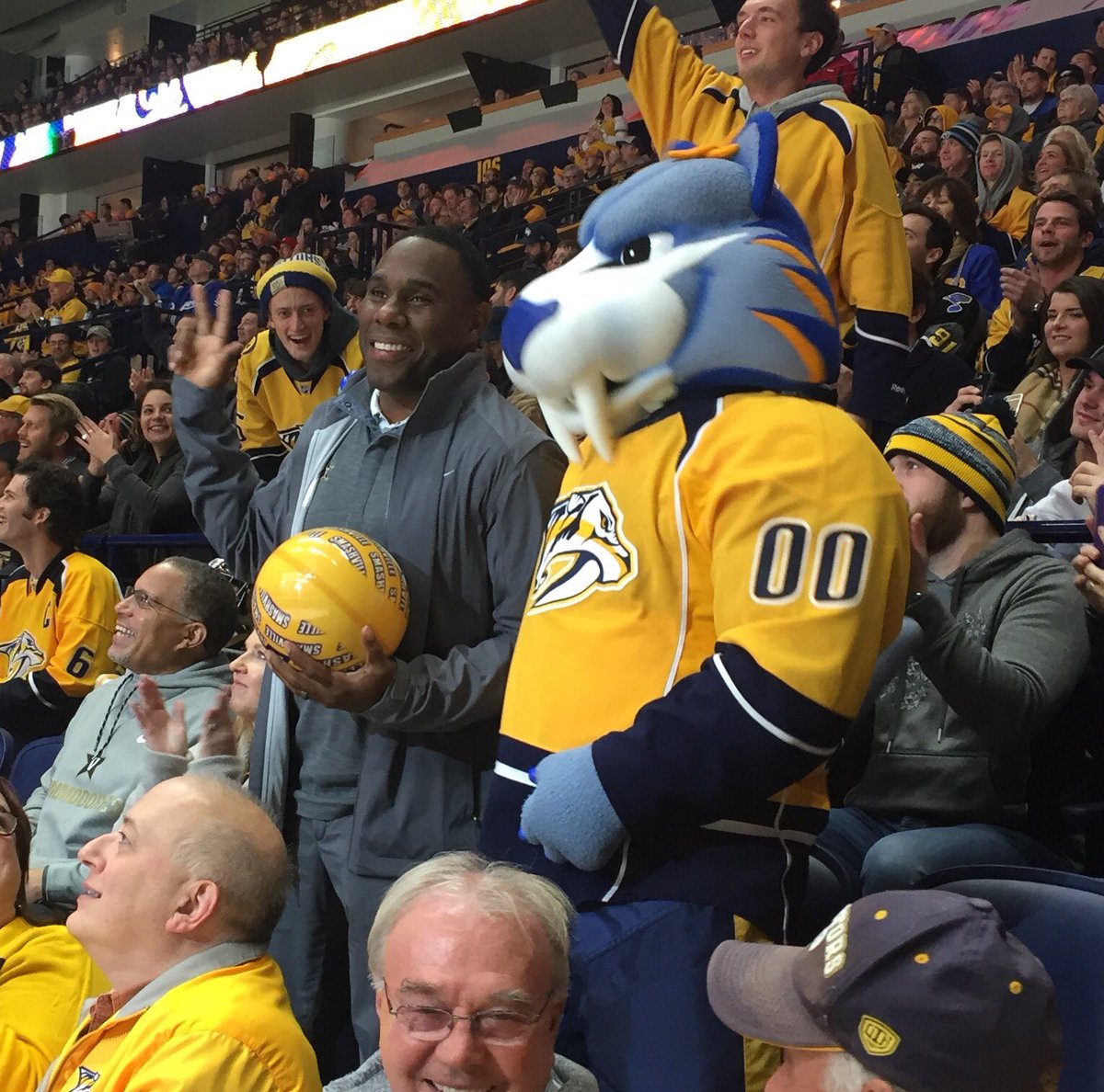 PredsNHL's tweet photo. Look who we found at the #Preds game! It's @VandyFootball Head Coach @CoachDerekMason Congrats on going bowling! 🎳 https://t.co/jnq3wHwKz7