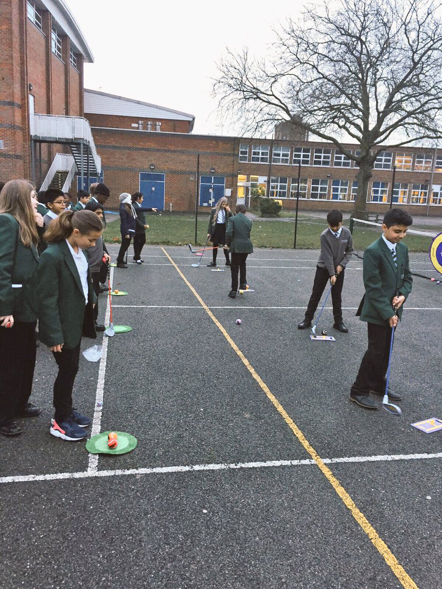 MattCousens8's tweet photo. Great first day @pinnerhighsc @BusheyCountryC fantastic feedback looking forward to day 2 today #getintogolf #growthegame @BeefGolf inspired https://t.co/T52kN6qV6Q