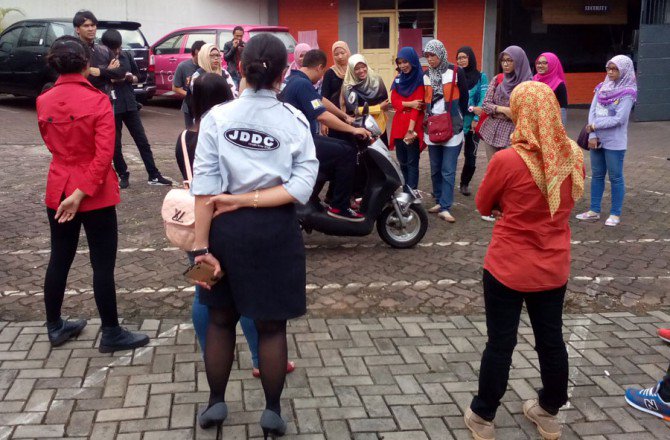 Tips Berkendara Aman di Malam Hari Untuk Lady Bikers
cc: <a href="/LadiesBiker/">Ladies Biker</a> 
j.mp/213NT3j