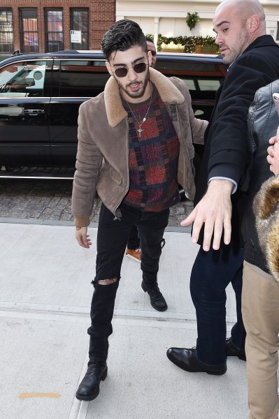 KennxsPlay's tweet photo. Zayn volviendo al departamento de Gigi en Nueva York. - Aru.
13 de Diciembre - #DN1D https://t.co/gToa464gMi