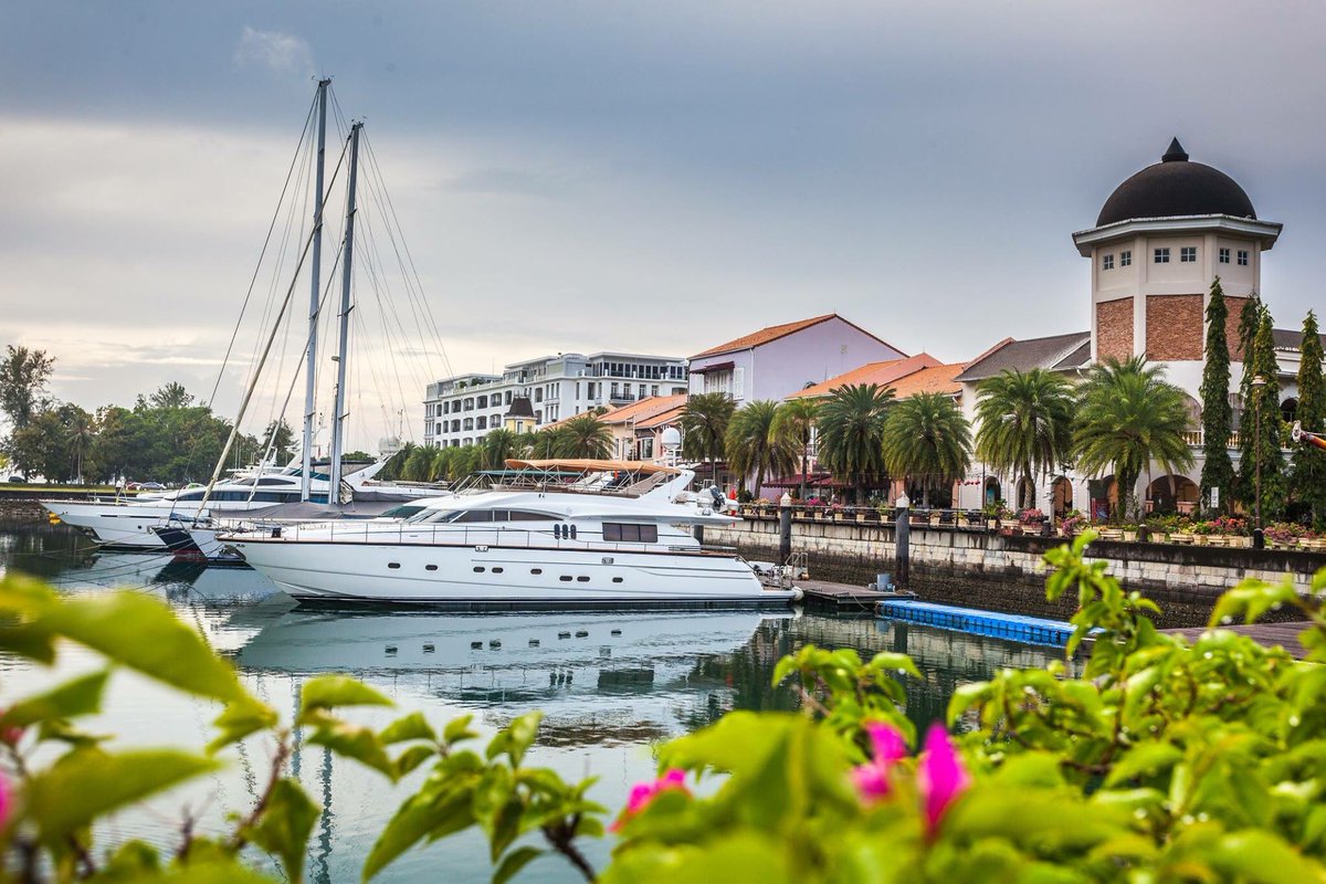 exploragrapher's tweet photo. Telaga Harbour Park. Langkawi Island. Malaysia. #travel #langkawi #Malaysia #bigboats #exploragrapher https://t.co/b3LE2yiJht