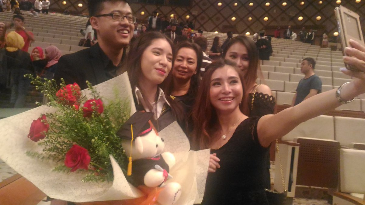 Limkokwing_MY's tweet photo. It's a day to remember for all of us. Our graduates' families & friends are overwhelmed with joy & pride. #LKWGrad2016 https://t.co/xiEzyoiMjr