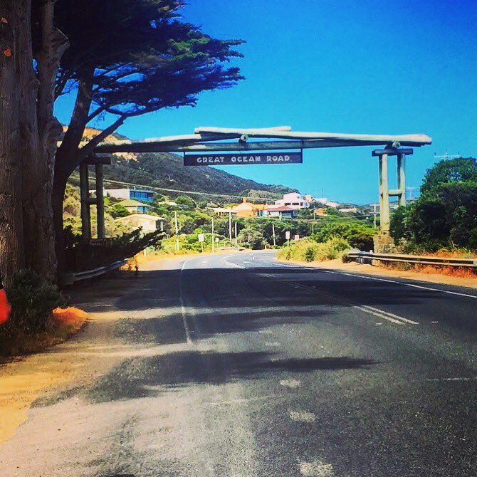 charshone's tweet photo. The Great Ocean Road 🌴😍 https://t.co/cwxxeVculO
