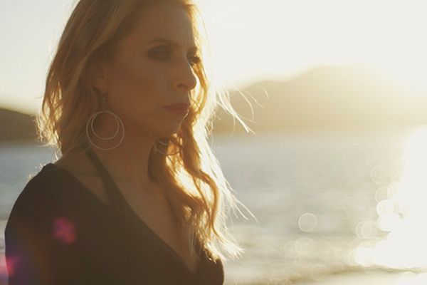 Zeynep Casalini'den yeni şarkı... buff.ly/2gHd4LQ #AlemFM <a href="/ZeyepCasalini/">ZeynepCasalini</a>