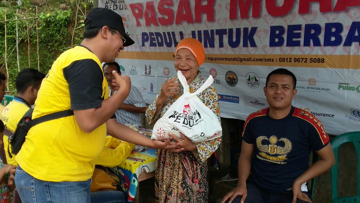 Pasifik_Agro's tweet photo. #sahabatpeduli PT PAS Unit PT RMM medan tlah melaksankn #pasarmurahakhirtahun2016 berbagi brsma @agpeduli senyuman&amp;tawaMrka Bahagia utk kami https://t.co/ggBiQbo9TG