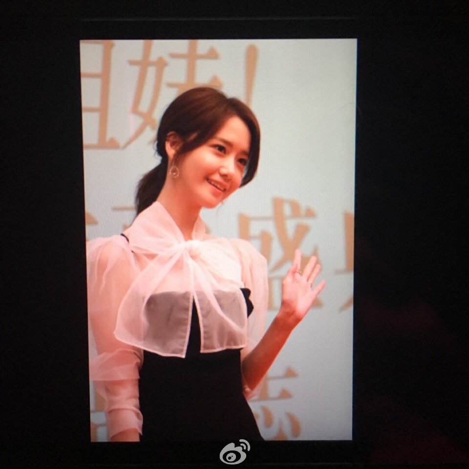 [PIC][13/14-12-2016]YoonA khởi hành đi Thượng Hải - Trung Quốc để tham dự sự kiện "2016 CeCi 美丽盛典/Beauty Awards" vào sáng nay - Page 2 Cznv8vpUoAAN1d1