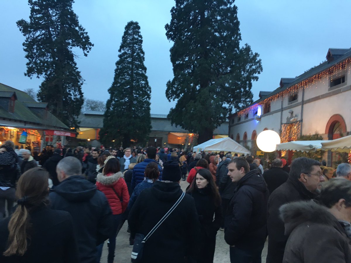 penthievreactu's tweet photo. C'était la foule des Grands jours au Haras de Lamballe pour les Ecuries du Père Noël !! https://t.co/0j1PrgtnhE