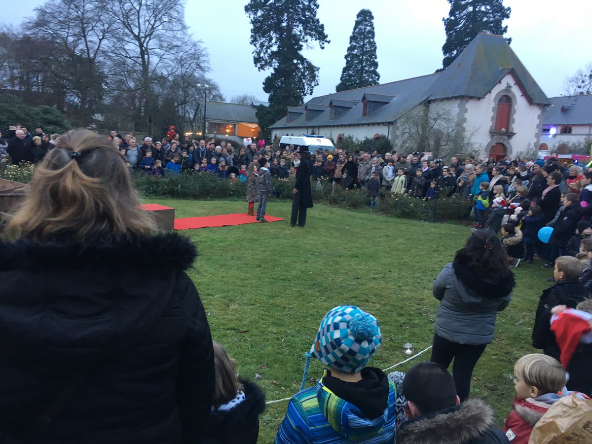 penthievreactu's tweet photo. C'était la foule des Grands jours au Haras de Lamballe pour les Ecuries du Père Noël !! https://t.co/0j1PrgtnhE